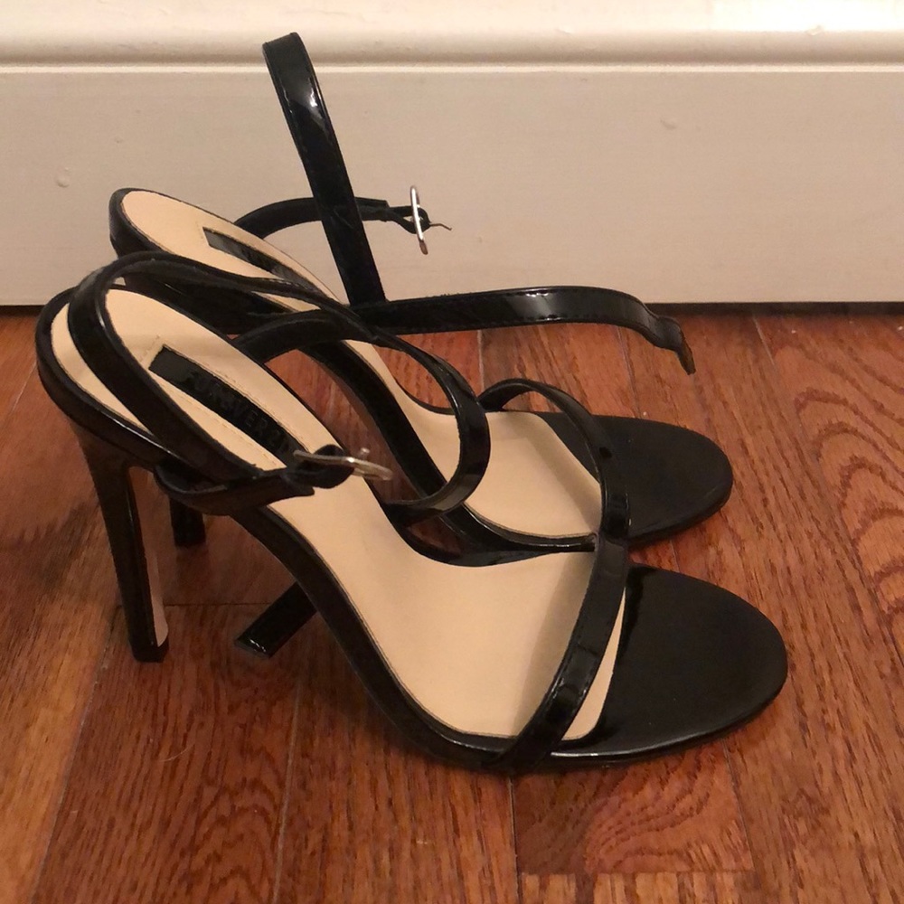 Black forever 21 heels. Size 6. Never worn. - Picture 1 of 3